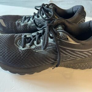 Brooks Ghost 12 Men’s Black Athletic Shoes Size 11.5